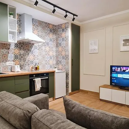 2v1 - Center 4 Apartment Tirana